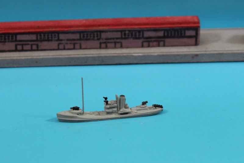 Submarine chaser  "Lady Elsa" guns on bridge (1 p.) GB 1942 Fleetline 79